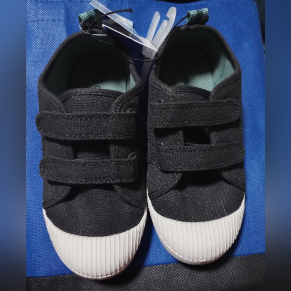 Cat & Jack Boys new size 11 canvas sneakers